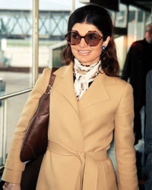 Jacqueline Bouvier Kennedy Onassis fashion - Jackie-Kennedy-Sunglasses.jpg